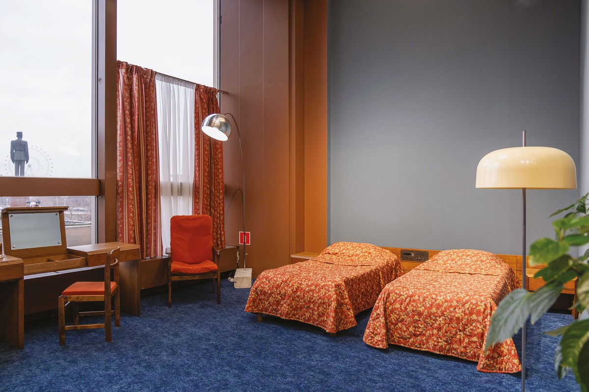 Socialist Hotels 8760